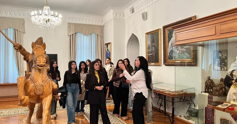 Ədəbiyyat Muzeyində Azərbaycan Kooperasiya Universitetinin tələbələri üçün açıq dərs keçirilib