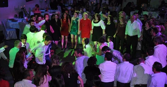 Kişilərimiz qadın kimi, qadınlarımız kişi kimi oynamağa başlayıb Deputat