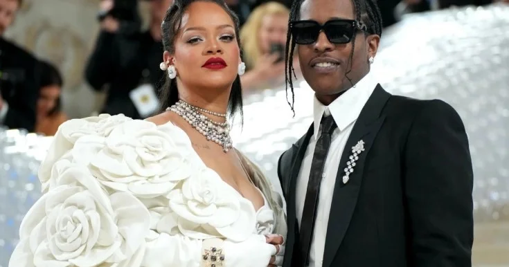 Rusiya Rihannanın nişanlısına 14 milyon ödəyəcək