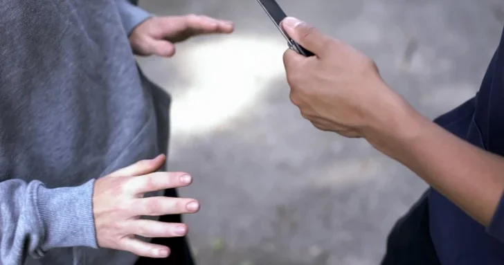 В Гяндже подросток госпитализирован с ножевым ранением