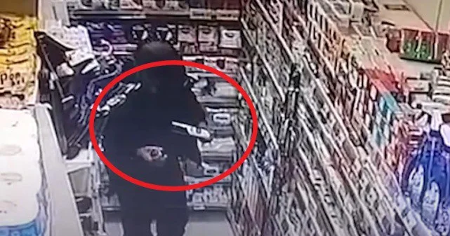 Binəqədidə quldurluq: Marketə bıçaqla basqın edib kosmetik məhsulları taladılar ANBAAN VİDEO