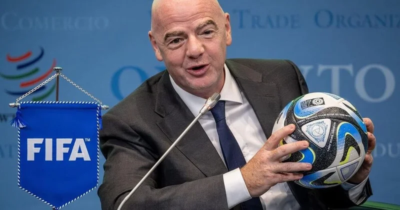 Президент Ливана предоставил гражданство главе ФИФА