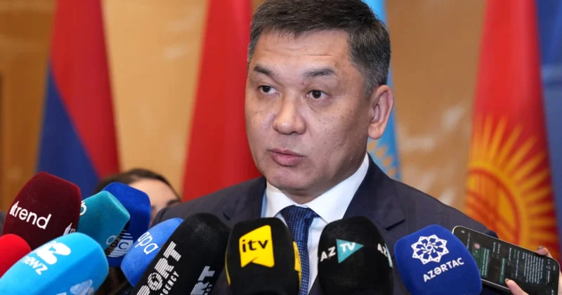 Qazaxıstan Aktau limanında böyük konteyner habı inşa edir