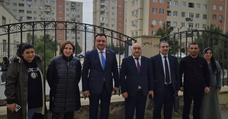 Deputat Rövşən Muradov “Qobu Park 1” yaşayış kompleksində səyyar qəbul keçirib