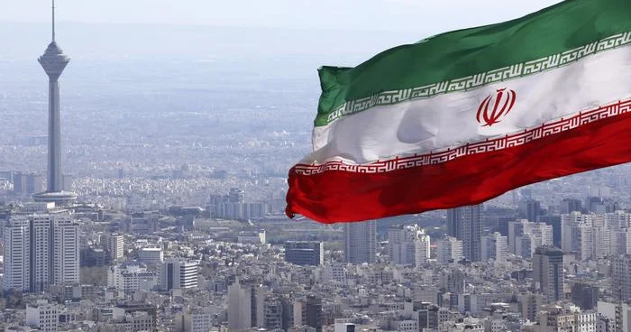 İran yeni vasitəçi axtarır: Vəliəhd seçimi mübahisə doğurub