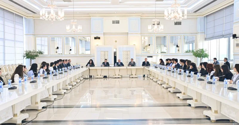 Milli Məclisdə “Konstitusiya və Suverenlik İli” çərçivəsində bir qrup tələbə ilə görüş keçirilib