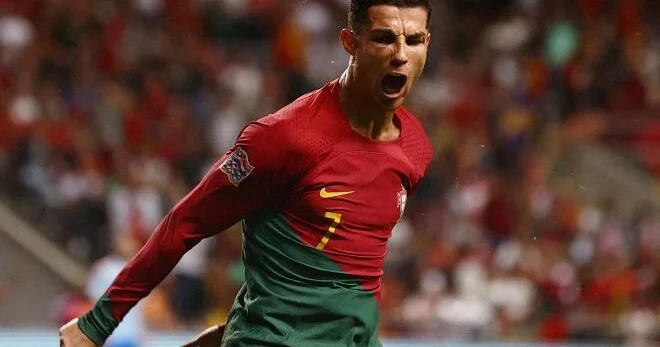 Ronaldo komanda yoldaşlarına bahalı saat hədiyyə etdi Foto