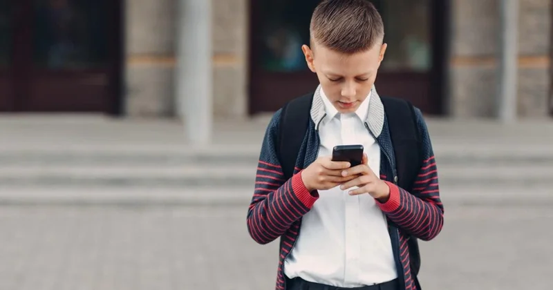 Avroparlament sosial şəbəkələrdə qeydiyyat yaşının 16 olmasına dair qətnaməni təsdiqlədi