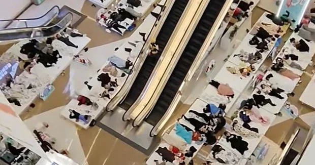 33 saat uzanaraq “Bekarçılıq” yarışmasının qalibi oldu Bu qədər pul qazandı…