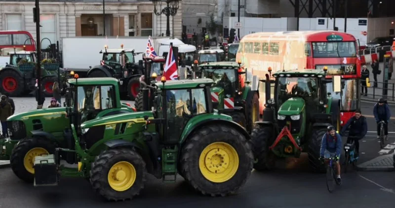 Londonda fermerlər etiraz aksiyası keçirib