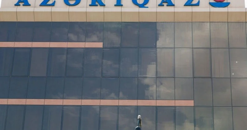 Yasamalda abadlıq işləri narazılıq yaratdı: “Qaz xətlərinin üstündən yük maşınları keçir”