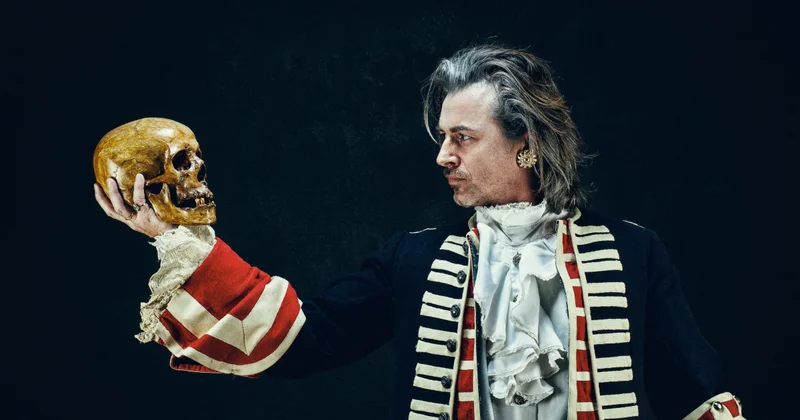 O, humanist yox, qatildir! Hamletin sevgisinin və nifrətinin səbəbləri nələrdir?