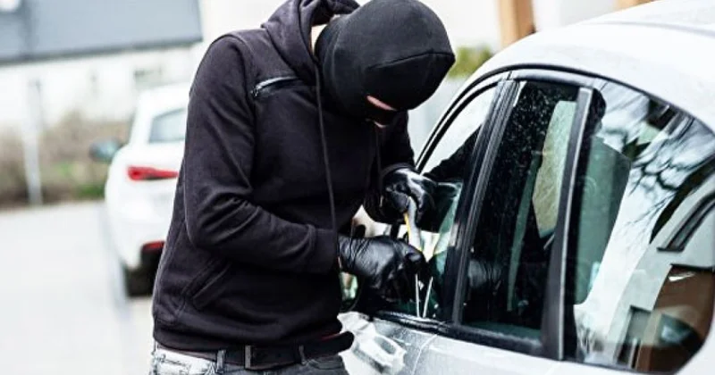 Sumqayıtda ev və maşınlardan oğurluq etdi