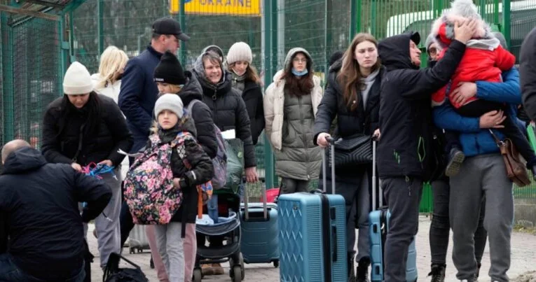 Ukraynada təxminən 4 milyon qeydiyyatdan keçmiş məcburi köçkün var FOTO