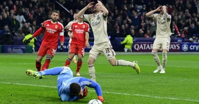 Benfika nın Ayaks üzərində qələbəsi Video