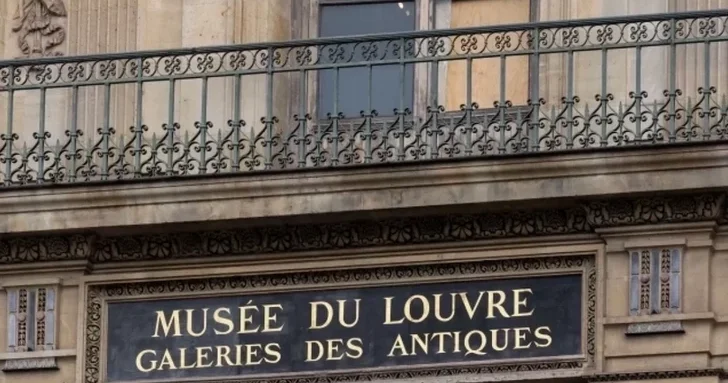 За кулисами ограбления Лувра: подозреваемому предлагали €15 тысяч за кражу