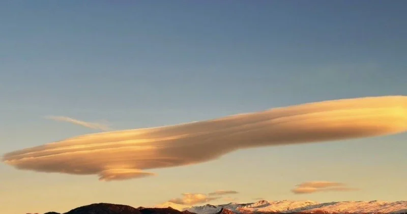 Лентикулярные облака украсили небо в Испании ВИДЕО