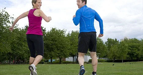 Piyada gəzməyin daha faydalı etməyin sadə yolu açıqlanıb