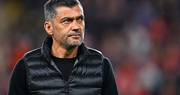 Meydanda yalnız tanınmış adlar var idi, komanda yox