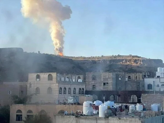 İsrail Sana hava limanına hava zərbələri endirib