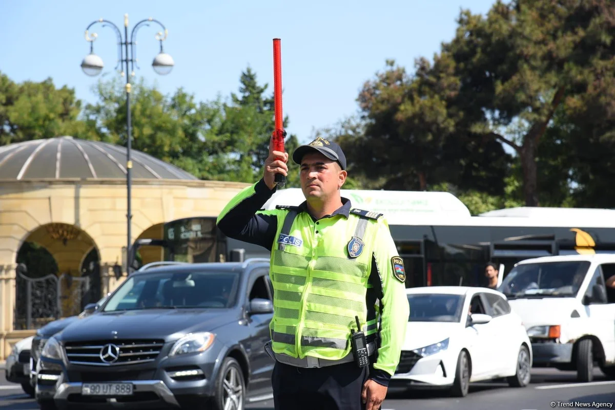 В Азербайджане минутой молчания почтили память погибших в авиакатастрофе близ Актау