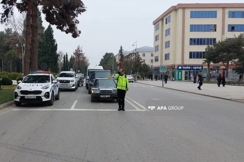 Bölgələrdə təyyarə qəzasında həlak olanların xatirəsi 1 dəqiqəlik sükutla yad olunub FOTO