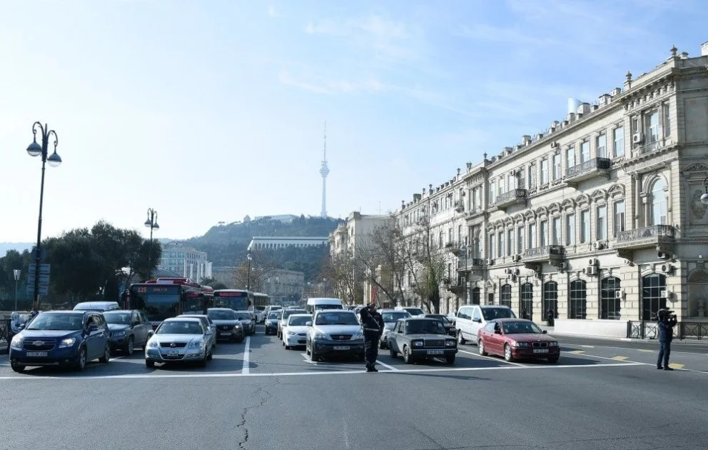 Qəzada həyatını itirənlərin xatirəsi bir dəqiqəlik sükutla yad edilir AZƏRTAC Video Azərbaycan Dövlət İnformasiya Agentliyi