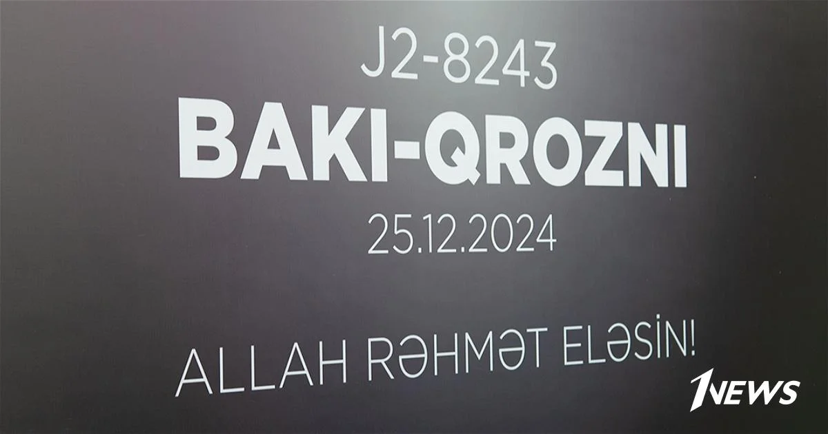 Вечная память: Нескончаем поток людей к мемориальному стенду в Бакинском аэропорту ФОТО ОБНОВЛЕНО Новости