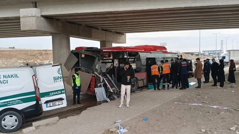 Ankarada avtobusla yük maşını toqquşub