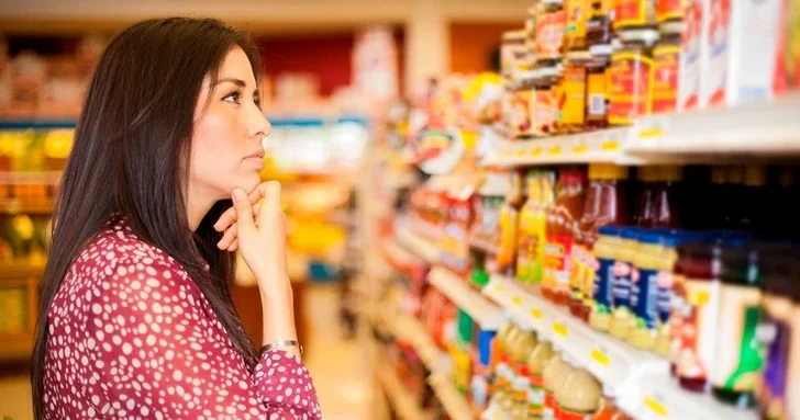 Просрочка на прилавках азербайджанских магазинов: контроль есть, но проблемы остаются