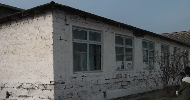 Жители зардабского села жалуются на состояние школы и детского сада