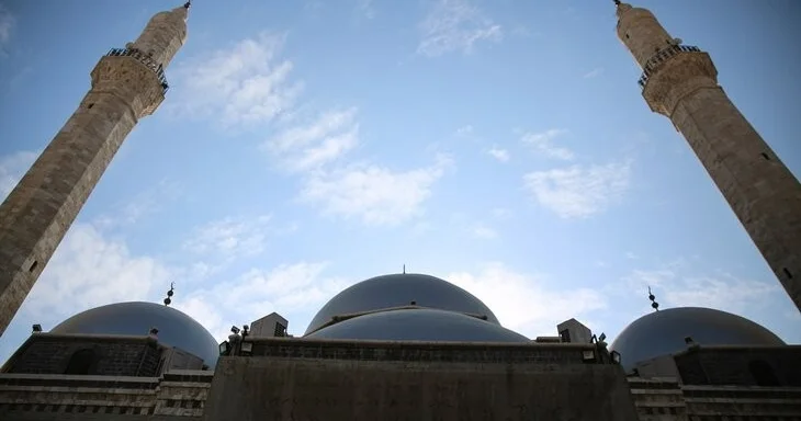 В мечети сирийского города Хомс произошел теракт, погибли люди ВИДЕО ОБНОВЛЕНО