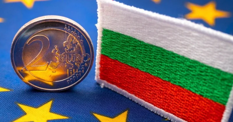 Daha bir ölkə avroya keçir