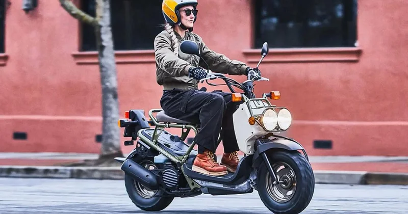 Azərbaycanda 3 ay sonra moped idarə etmək üçün sürücülük vəsiqəsi tələb olunacaq