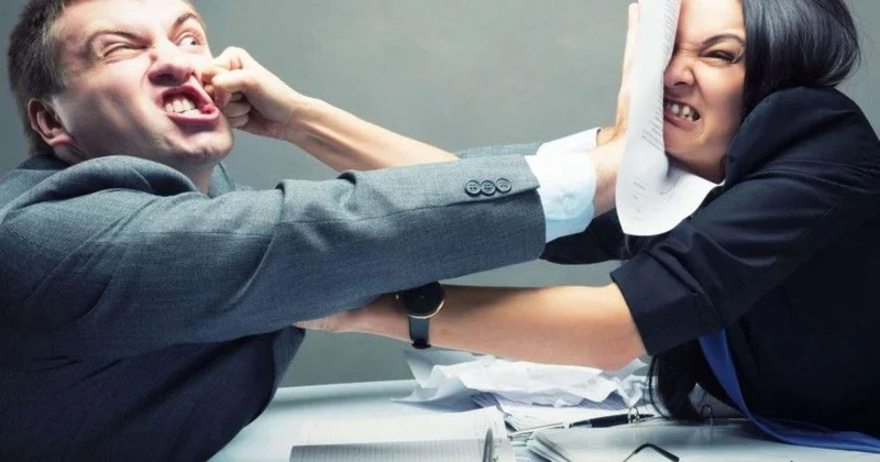 İctimai yerlərdə aqressiv davranışlar: Səbəb nədir?