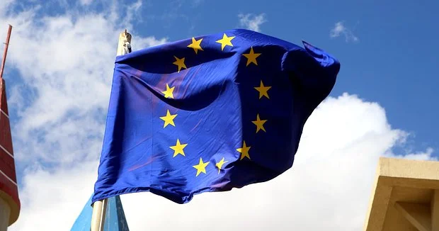 Fransa Ukraynaya AB bayrağı altında qoşun göndərmək ideyasına münasibət bildirib