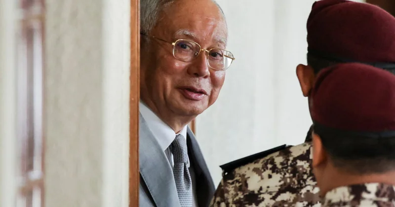 Экс премьер министра приговорили к 15 годам тюрьмы объектив