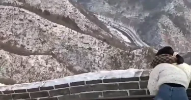 Гололëд добрался и до Великой китайской стены ВИДЕО