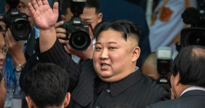 Kim Çen Inn raket istehsalını artırmağa göstəriş verib