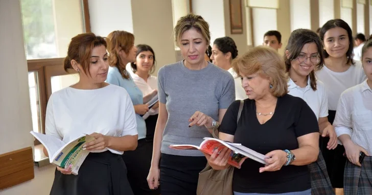 В текущем году средняя месячная зарплата педагогов в Азербайджане составила 1 088 манатов