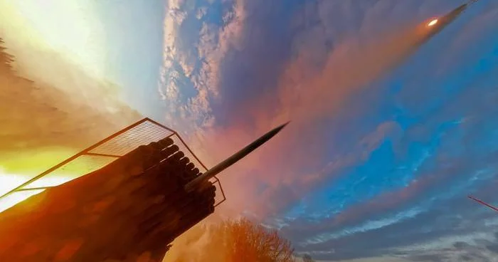 Kamboca Taylandın F 16 qırıcıları və zirehli texnikası ilə hücum etdiyini iddia edib