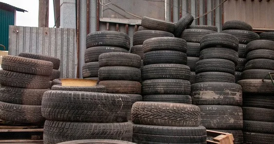 Роскачество обнаружило опасные канцерогены в китайских шинах