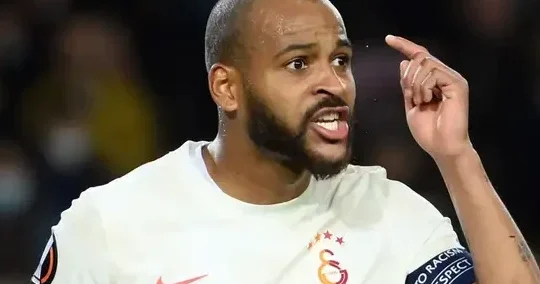 “Sevilya”nın oyunçusu hakimi təhqir etdiyinə görə altı oyunluq cəzalandırılıb