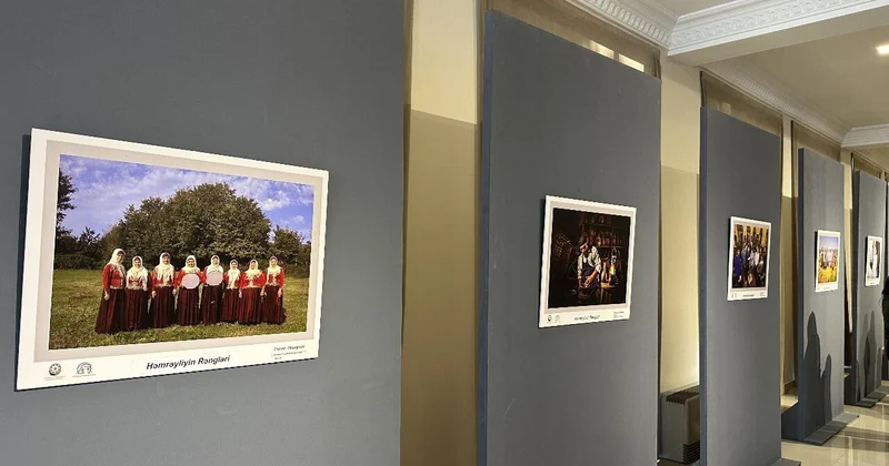 Gəncə Dövlət Filarmoniyasının Həmrəyliyin rəngləri adlı sərgi açılıb FOTO