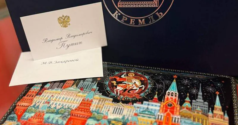 Putinin ona ad günündə nə hədiyyə etdiyini paylaşdı Foto