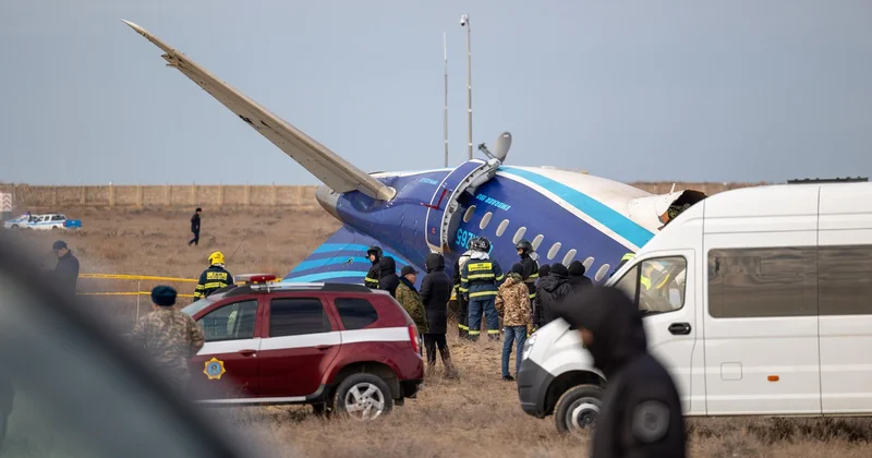 В Актау чтят память погибших во время крушения самолета AZAL