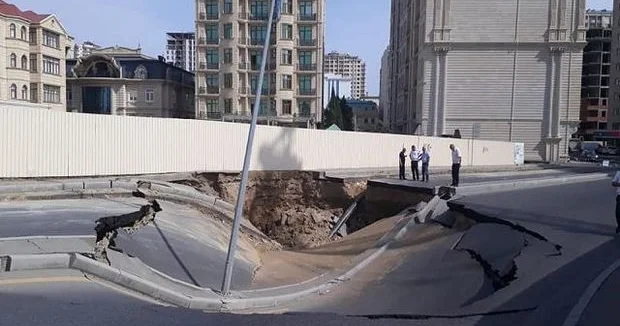 Yol çökür, körpü uçur, sürücü ölür, amma “Azəravtoyol” “yaxşı” İŞLƏYİR