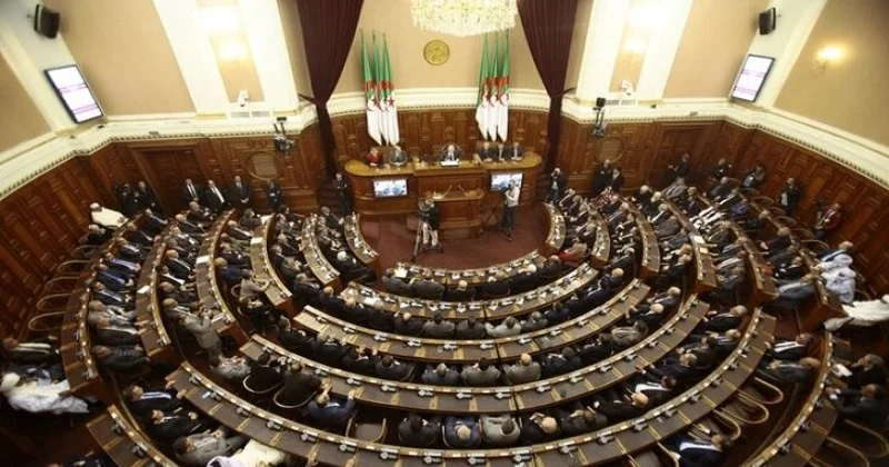 Əlcəzair parlamentindən Fransaya zərbə