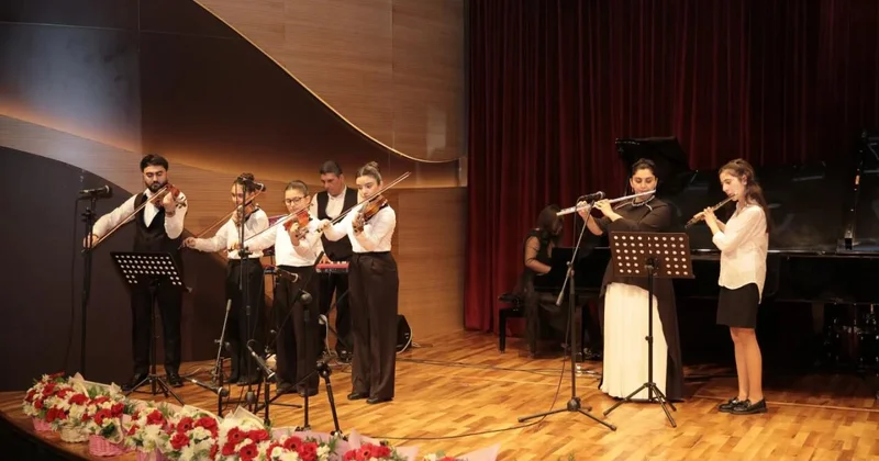 “Nəğməyə, rəngə, sözə dönən 90 il” adlı yubiley konserti keçirilib FOTO