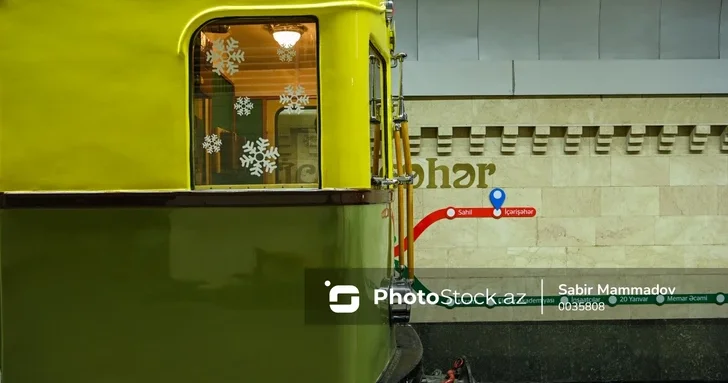 Новогодний подарок от бакинского метрополитена: выставка ретро поезда и встречи с Дедом Морозом